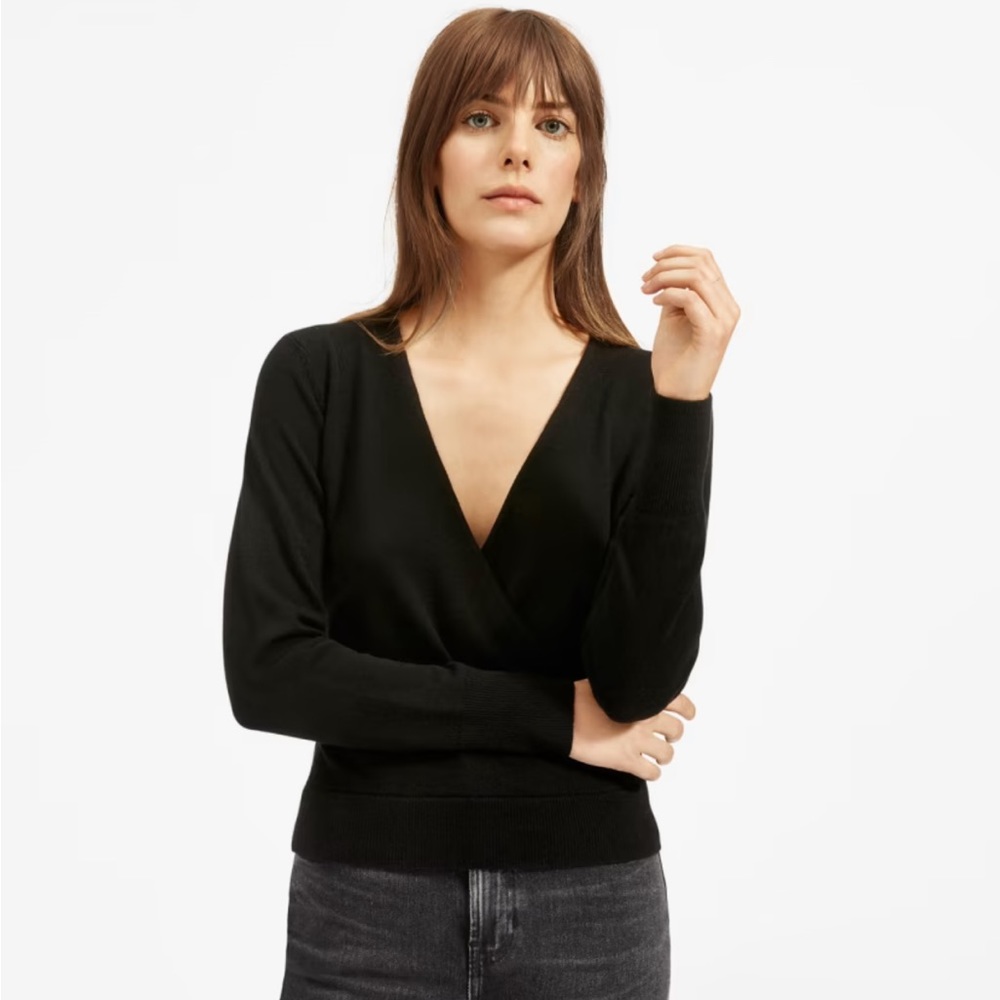 Everlane Cashmere Wrap Sweater in Black, size Medium